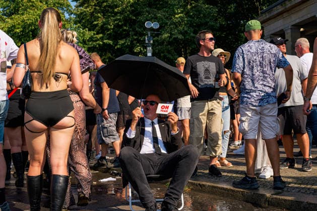 August 15, 2026, Berlin, Berlin, Germany: Thousands of people partied in between Bandenburg Gate and Victory Column for the annual Rave The Planet Parade, succesor of the historic Love Parade, in Berlin, Germany, on Aug. 15 2026 Berlin Germany - ZUMAk201 20260815_zip_k201_012 Copyright: xNikosxKanistrasx