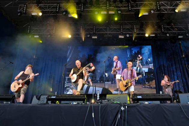 August 15, 2026, Williamscot, Oxfordshire, United Kingdom: l-r Jake Byers, Richard Collins, John Wheeler and Hippy Joe Hymas with American rockgrass band Hayseed Dixie, performing live on stage at Fairport s Cropredy Convention. Formed in Nashville, Tennessee, in 2000,Hayseed Dixie is an American band that quoined the term rockgrass, which is hard rock and heavy metal songs played on traditional bluegrass instruments with. Their name is a parody of heavy metal band AC DC. The band consists of John Wheeler Barley Scotch on vocals, guitars, fiddle, keyboards, Hippy Joe Hymas on mandolin, acoustic guitar, vocals Jake Byers on bass, vocals Richard Collins on Banjo and vocals. Williamscot United Kingdom  - ZUMAs197 20260815_aaa_s197_182 Copyright: xDawnxFletcher-Parkx