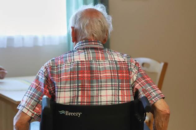 Sachsen-Anhalt, Deutschland, 14.08.2026: Ein alter Mann in einem Rollstuhl im Pflegeheim *** Saxony-Anhalt, Germany, August 14, 2026 An elderly man in a wheelchair at a nursing home Copyright: xdtsxNachrichtenagenturx dts_130148