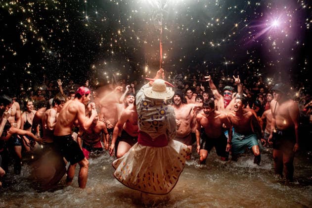 August 15, 2026, Badalona, Spain: People react as a Correfoc devil enters the sea during the August Festival in Badalona, north of Barcelona. The Correfoc, a traditional Catalan celebration featuring fireworks and fire-spitting performers, ends in the waters of Badalona beach. Badalona Spain - ZUMAb137 20260815_fap_b137_010 Copyright: xJordixBoixareux