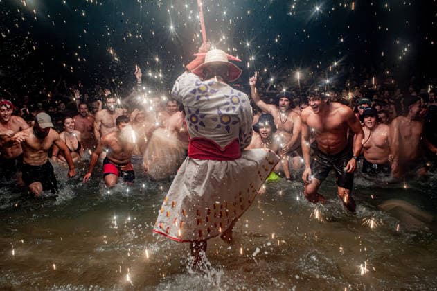 August 15, 2026, Badalona, Spain: People react as a Correfoc devil enters the sea during the August Festival in Badalona, north of Barcelona. The Correfoc, a traditional Catalan celebration featuring fireworks and fire-spitting performers, ends in the waters of Badalona beach. Badalona Spain  - ZUMAb137 20260815_fap_b137_018 Copyright: xJordixBoixareux