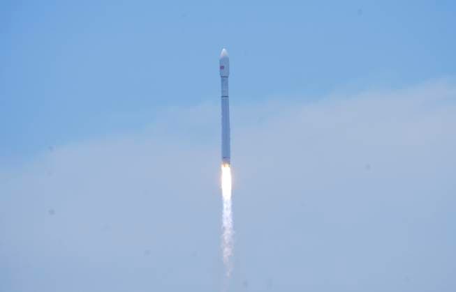 (260816) -- WENCHANG, Aug. 16, 2026 -- A Long March-12 carrier rocket carrying the 24th group of the low-orbit internet satellites blasts off from a commercial spacecraft launch site in south China s Hainan Province, Aug. 16, 2026. China sent a new batch of internet satellites into orbit Sunday from a commercial spacecraft launch site in the southern island province of Hainan. The satellites, the 24th group of the low-orbit internet satellites, lifted off aboard a Long March-12 carrier rocket at 12:10 p.m. (Beijing Time) and entered their preset orbits successfully. (Photo by Xinhua) (EyesOnSci) CHINA-HAINAN-INTERNET SATELLITES-LAUNCH (CN) LiuxJianqiu 