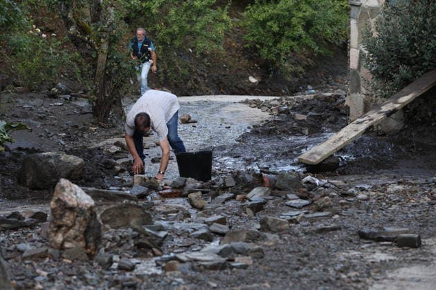 Two women died and two minors sustained minor injuries in the flash flood in Manzaneda de Valdueza, León. Streets were covered in mud as a result of the flash flood that occurred on the afternoon of Saturday, August 15, as of August 16, 2026, in Manzaneda de Valdueza, Ponferrada, León, Castile and León, Spain. A flash flood triggered a landslide on the hillside, and the water and mud rushed down Calle de la Iglesia, flooding a wine cellar and causing the deaths of two women, aged approximately 60 and 80, and causing minor injuries to two minors. AUGUST 16, 2026 FLASH FLOOD LANDSLIDE Manzaneda de Valdueza, Ponferrada Manzaneda de Valdueza, Ponferrada, Spain  Copyright: xFernandoxOterox 7716105