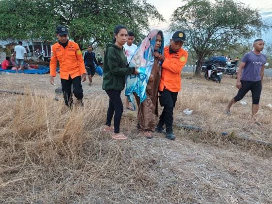 Death toll rises to 51 after 7.7 magnitude earthquake strikes eastern Indonesia EAST MANGGARAI, INDONESIA - AUGUST 16: (----EDITORIAL USE ONLY - MANDATORY CREDIT - INDONESIAN NATIONAL SEARCH AND RESCUE AGENCY (BASARNAS) HANDOUT - NO MARKETING NO ADVERTISING CAMPAIGNS - DISTRIBUTED AS A SERVICE TO CLIENTS----) Search and rescue personnel assist residents during evacuation operations in Flores, East Nusa Tenggara, following a magnitude 7.7 earthquake in East Manggarai, Indonesia, on August 16, 2026, as authorities report 51 deaths and 132 injuries, bringing the total number of casualties to 183. Basarnas Handout Anadolu East manggarai Indonesia. Editorial use only. Please get in touch for any other usage.  Copyright: x2026xAnadoluxBasarnasx xHandoutx