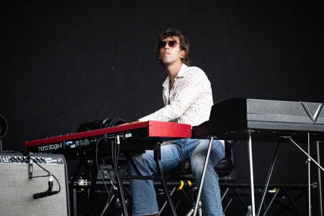 Geese live at Syd For Solen 2026 Copenhagen, Denmark. 15th, August 2026. The American rock band Geese performs a live concert during the Danish music festival Syd For Solen 2026 in Copenhagen. Here musician Sam Revaz is seen live on stage. Denmark, Copenhagen  Copyright: xGonzalesxPhoto ErlingxBrodersenx