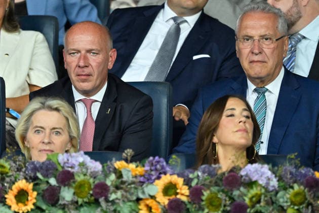 Aachen, Hauptstadion, 15.08.26, GER, FEI World Championships Aachen 2026, Lindt-Preis, Grand Prix Freestyle Dressur Bild: v.li. Kai WEGNER (Regierender Buergermeister von Berlin) und Joachim HERRMANN (Innenminister Bayern) waren in Aachen fuer Gespraeche mit IOC-Praesidentin Kirsty COVENTRY bezüglich der Olympiabewerbung Bayerns und Berlins. Unten: Ursula VON DER LEYEN (Präsidentin der Europaeischen Kommission und Königin Mary von Daenemark (Ehefrau von König Frederik X) Nordrhein-Westfalen Deutschland *** Aachen, Main Stadium, August 15, 2026, GER, FEI World Championships Aachen 2026, Lindt Prize, Grand Prix Freestyle Dressage Photo, from left: Kai WEGNER, Governing Mayor of Berlin, and Joachim HERRMANN, Minister of the Interior of Ba