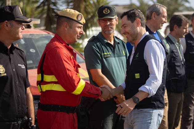 The President of the Regional Government Visits the Command Post for the Niebla Fire The President of the Regional Government of Andalusia, Juanma Moreno, greets members of the UME during his visit to the command post for the Niebla fire August 16, 2026, in Niebla, Huelva, Andalusia, Spain The president of the Andalusian Regional Government, Juanma Moreno, is visiting the command post for the Niebla wildfire this Sunday to provide an update on the fire that broke out on August 6, 2026. August 16, 2026, Niebla, Huelva, Andalusia. Niebla, Huelva, Andalusia, Spain  Copyright: xClaraxCarrascox 7716266