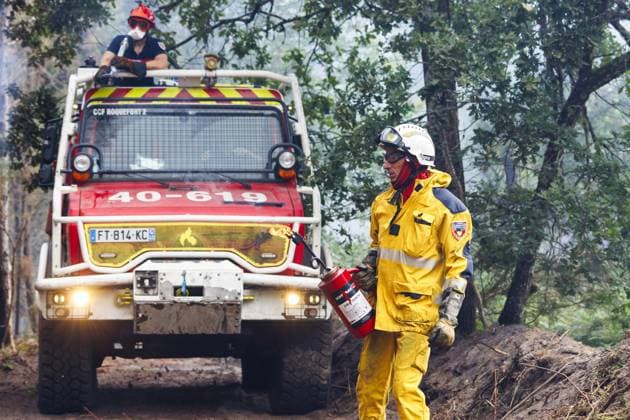 Luglon, Frankreich, 2026-08-16 10:01:07 Luglon, 16-08-2026, fire department burns off unburned vegetation to prevent it from causing a new fire. Photo: NLBeeld Robert Meerding Credit: NL Beeld Robert Meerding Inc  Copyright: xx x