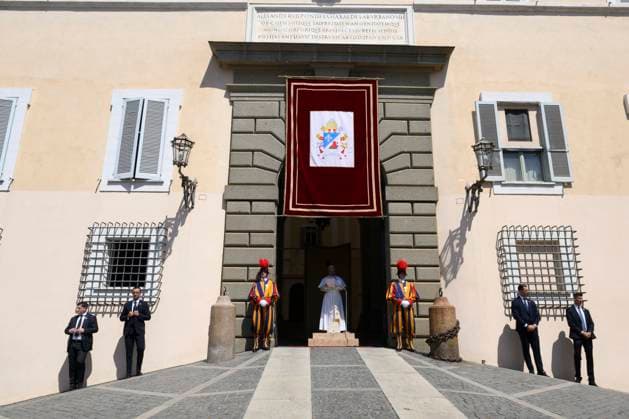 ITALY - POPE LEO XIV DURING THE ANGELUS PRAYER IN PIAZZA DELLA LIBERTA IN CASTEL GANDOLFO - 2026 8 16 Italy, Castel Gandolfo , Vatican, 2026 8 16 Pope Leo XIV during the Angelus prayer in Piazza della Liberta in Castel Gandolfo, near Rome EDITORIAL USE ONLY - NO BOOKS Copyright: xVATICANxMEDIAx
