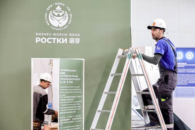 RUSSIA, REPUBLIC OF TATARSTAN - AUGUST 16, 2026: Workers in the Kazan Expo International Exhibition Centre in Bolshiye Kabany during the 4th Sprouts Business Forum titled Sprouts: Russia and China – Mutually Beneficial Cooperation scheduled for 16-19 August 2026. Yevgeny Messman TASS Host Photo Agency  96243152