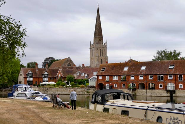 Seasonal weather People out and about by the River Thames on an overcast afternoon., Credit:Geoffrey Swaine Geoff Swaine - B4563 Avalon UK, Oxfordshire, Abingdon  Copyright: xGeoffreyxSwainex xGeoffxSwainex-xB4563x xAvalonx 1124072625