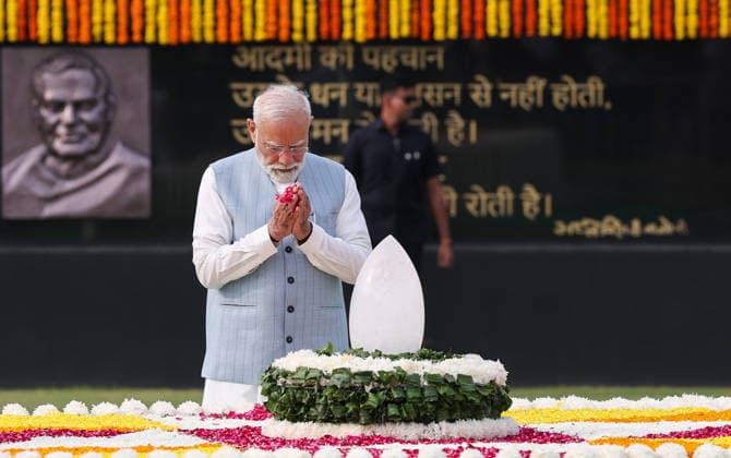 PM Modi pays floral tributes to former PM Atal Bihari Vajpayee on death anniversary New Delhi, Aug 16 (ANI): Prime Minister Narendra Modi pays floral tribute to former Prime Minister Atal Bihari Vajpayee on his death anniversary at his memorial Sadaiv Atal , in New Delhi on Sunday. (DPR PMO ANI Photo) New Delhi Delhi India Copyright: xANIx ANI_20260816008