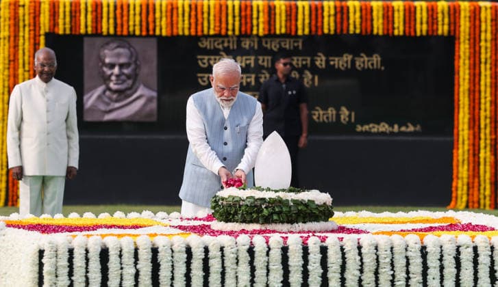 PM Modi pays floral tribute to former PM Atal Bihari Vajpayee on death anniversary New Delhi, Aug 16 (ANI): Prime Minister Narendra Modi pays floral tribute to former Prime Minister Atal Bihari Vajpayee on his death anniversary at his memorial Sadaiv Atal , in New Delhi on Sunday. (DPR PMO ANI Photo) New Delhi Delhi India Copyright: xANIx ANI_20260816009