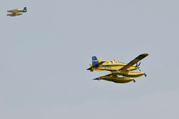 Fire in the Belgian High Fens JALHAY, BELGIUM - AUGUST 16 : A water bomber aircraft on the dam of Eupen during an important fire that has broken out in the Belgian High Fens on August 16, 2026 in Jalhay, Belgium, 16 08 2026 Jalhay Belgium  Copyright: xDhax