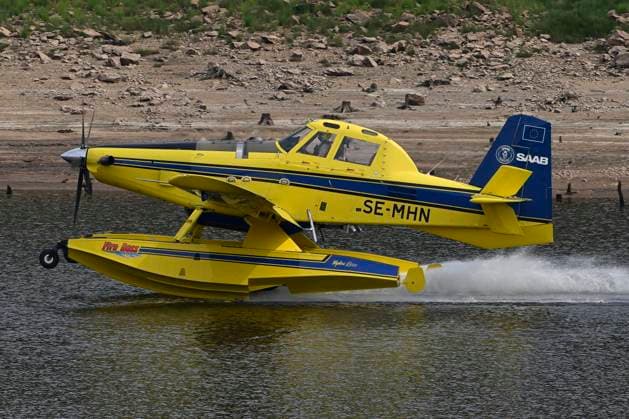 Fire in the Belgian High Fens JALHAY, BELGIUM - AUGUST 16 : A water bomber aircraft on the dam of Eupen during an important fire that has broken out in the Belgian High Fens on August 16, 2026 in Jalhay, Belgium, 16 08 2026 Jalhay Belgium  Copyright: xDhax