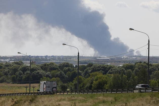 Ukrainian drone attack on Moscow MOSCOW, RUSSIA - AUGUST 16: Black smoke rise from a distribution warehouse near Moscow, Russia after Ukraine s drone attack on August 16, 2026. At least seven people were killed and 13 injured in Ukrainian drone attacks across Russia, while three people were killed and 23 injured in Russian strikes across Ukraine, officials on both sides. Stringer Anadolu Moscow Russia. Editorial use only. Please get in touch for any other usage.  Copyright: x2026xAnadoluxStringerx