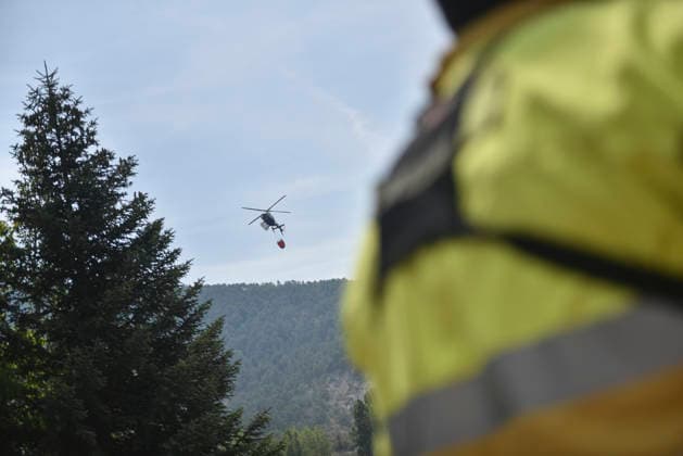 The response team for the Riglos, Huesca, wildfire reaches 1,000 personnel after a calmer night. A helicopter during wildfire suppression efforts on August 16, 2026, in Las Penas de Riglos, Huesca, Aragon, Spain The response team deployed to the forest fire in Las Penas de Riglos, Huesca, reached a record total of 1,000 personnel this Sunday, with the addition of 100 French firefighters and between 35 and 40 aircraft, after last night proved to be calmer, with high humidity and little wind, and the fire’s perimeter has not expanded significantly. The fire has burned more than 16,600 hectares, forced the evacuation of 19 villages, and led to the evacuation of more than 1,000 people. AUGUST 16, 2026 FOREST FIRE Veró Las Penas de Riglos, Hues  Copyright: xVeronicaxLacasax 7716704