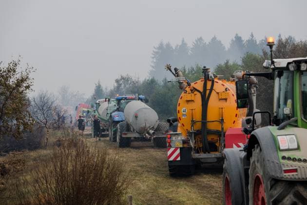 Firefighters in action on the scene of a fire rages in the Hautes Fagnes (High Fens) nature reserve, on Sunday 16 August 2026 in Waimes. The fire started on August 14th and 2700 hectares (on a total of 4500) are impacted.  NICOLASxLAMBERT 183533385