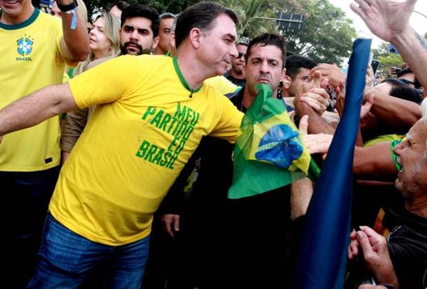 RECORD DATE NOT STATED Flavio Bolsonaro campaigns for president in Copacabana. Rio de Janeiro (RJ), 08 16 2026 - Flavio Bolsonaro campaign electoral presidential RJ - Flavio Bolsonaro, the presidential candidate for the PL party in Brazil, campaigns in Copacabana, Rio de Janeiro.(Foto: Onofre Veras Thenews2 imago images) Flavio Bolsonaro campaigns for president in Copacabana.  Copyright: xonofrexverasx