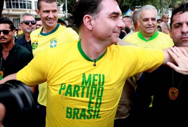 RECORD DATE NOT STATED Flavio Bolsonaro campaigns for president in Copacabana. Rio de Janeiro (RJ), 08 16 2026 - Flavio Bolsonaro campaign electoral presidential RJ - Flavio Bolsonaro, the presidential candidate for the PL party in Brazil, campaigns in Copacabana, Rio de Janeiro.(Foto: Onofre Veras Thenews2 imago images) Flavio Bolsonaro campaigns for president in Copacabana.  Copyright: xonofrexverasx