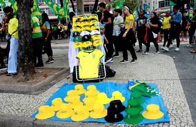 RECORD DATE NOT STATED Flavio Bolsonaro campaigns for president in Copacabana. Rio de Janeiro (RJ), 08 16 2026 - Flavio Bolsonaro campaign electoral presidential RJ - Flavio Bolsonaro, the presidential candidate for the PL party in Brazil, campaigns in Copacabana, Rio de Janeiro.(Foto: Onofre Veras Thenews2 imago images) Flavio Bolsonaro campaigns for president in Copacabana.  Copyright: xonofrexverasx