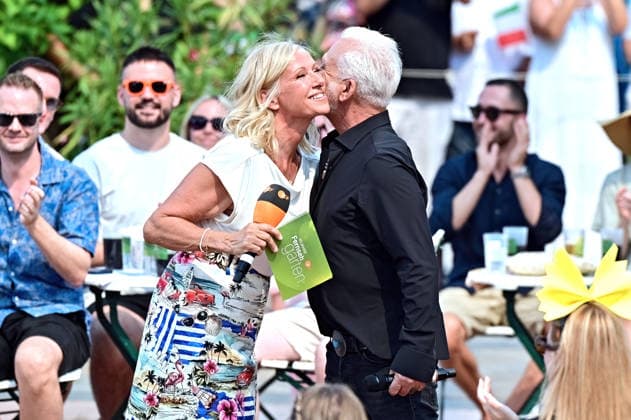 ZDF - Fernsehgarten. Moderatorin Andrea Kiwi Kiewel und Sänger Nino de Angelo während der ZDF - Unterhaltungsshow Fernsehgarten am 16.08.2026 in Mainz. 20260816MWI140270 *** ZDF Fernsehgarten host Andrea Kiwi Kiewel and singer Nino de Angelo during the ZDF entertainment show Fernsehgarten on August 16, 2026, in Mainz 20260816MWI140270