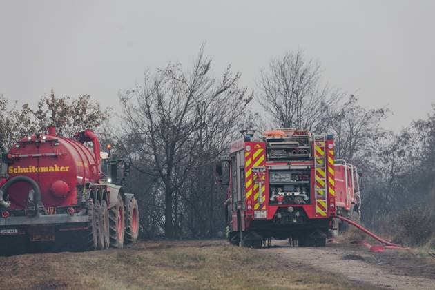 Firefighters in action on the scene of a fire rages in the Hautes Fagnes (High Fens) nature reserve, on Sunday 16 August 2026 in Waimes. The fire started on August 14th and 2700 hectares (on a total of 4500) are impacted.  NICOLASxLAMBERT 183534206
