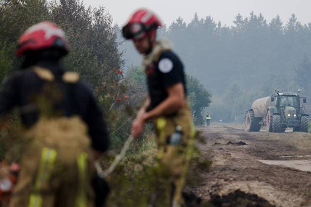 Firefighters in action on the scene of a fire rages in the Hautes Fagnes (High Fens) nature reserve, on Sunday 16 August 2026 in Waimes. The fire started on August 14th and 2700 hectares (on a total of 4500) are impacted.  NICOLASxLAMBERT 183533928
