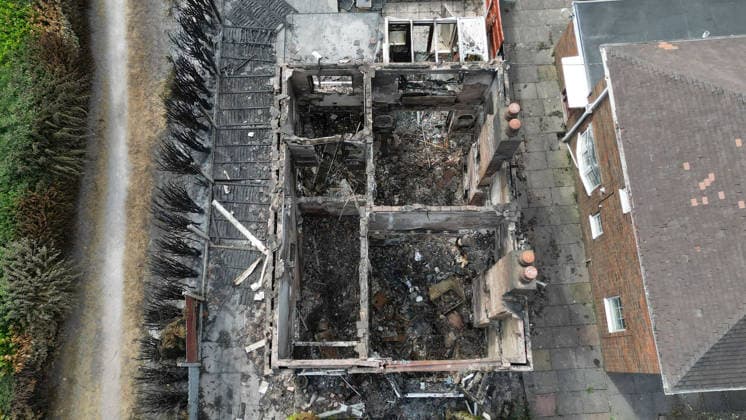 Wildfire destroys homes in Stoke-on-Trent STOKE ON TRENT, UNITED KINGDOM - AUGUST 16: An aerial view shows homes destroyed by wildfires in Stoke-on-Trent, United Kingdom, on August 16, 2026, after a fire broke out and swept through residential areas. Ioannis Alexopoulos Anadolu Stoke-on-Trent United Kingdom. Editorial use only. Please get in touch for any other usage.  Copyright: x2026xAnadoluxIoannisxAlexopoulosx