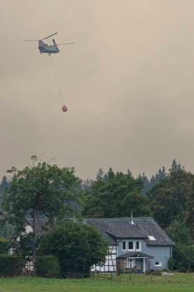 Fire in the Belgian High Fens JALHAY, BELGIUM - AUGUST 16 : A Boeng CH-47 Chinook Heloicopter in the air in Küchelscheid during an important fire that has broken out in the Belgian High Fens on August 16, 2026 in Jalhay, Belgium, 16 08 2026 Jalhay Belgium  Copyright: xDhax