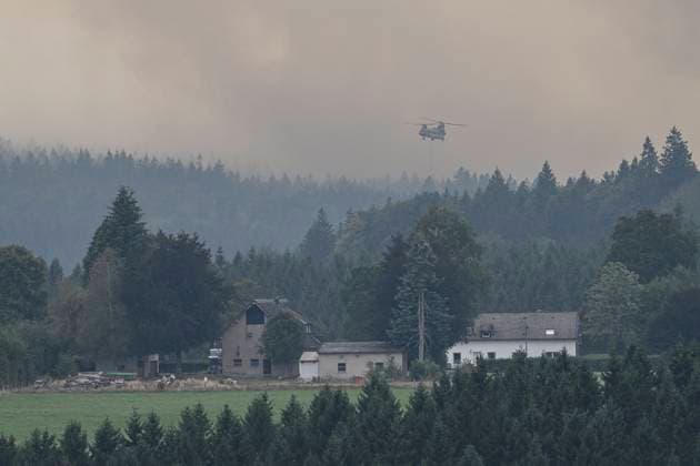 Fire in the Belgian High Fens JALHAY, BELGIUM - AUGUST 16 : A Boeng CH-47 Chinook Heloicopter in the air in Küchelscheid during an important fire that has broken out in the Belgian High Fens on August 16, 2026 in Jalhay, Belgium, 16 08 2026 Jalhay Belgium  Copyright: xDhax