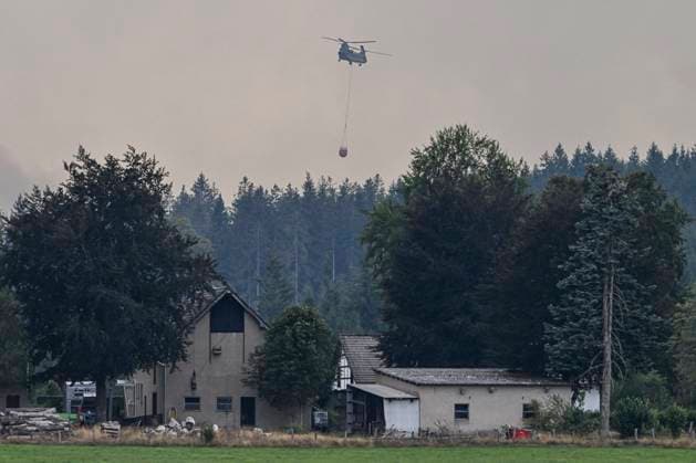 Fire in the Belgian High Fens JALHAY, BELGIUM - AUGUST 16 : A Boeng CH-47 Chinook Heloicopter in the air in Küchelscheid during an important fire that has broken out in the Belgian High Fens on August 16, 2026 in Jalhay, Belgium, 16 08 2026 Jalhay Belgium  Copyright: xDhax