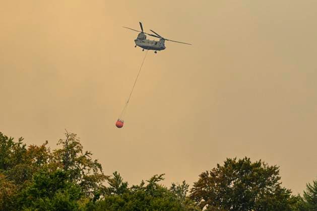 Fire in the Belgian High Fens JALHAY, BELGIUM - AUGUST 16 : A Boeng CH-47 Chinook Heloicopter in the air in Küchelscheid during an important fire that has broken out in the Belgian High Fens on August 16, 2026 in Jalhay, Belgium, 16 08 2026 Jalhay Belgium  Copyright: xDhax