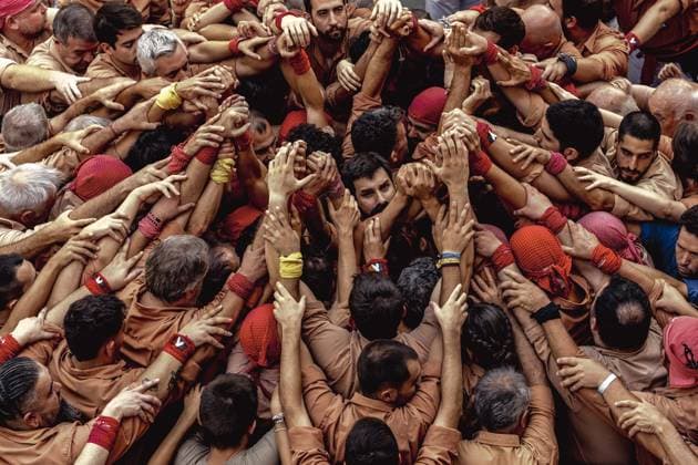 August 16, 2026, Barcelona, Catalonia, Spain: Members of the Xiquets de Reus gather to form the pinya , the base that supports a human tower, during the Festa Major de Gro cia. Barcelona Spain - ZUMAo105 20260816_fap_o105_009 Copyright: xMatthiasxOesterlex