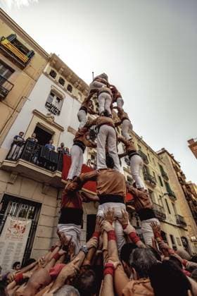August 16, 2026, Barcelona, Catalonia, Spain: Members of the Castellers de la Vila de Gracia build a human pillars during the Festa Major de Gro cia. Barcelona Spain - ZUMAo105 20260816_fap_o105_045 Copyright: xMatthiasxOesterlex