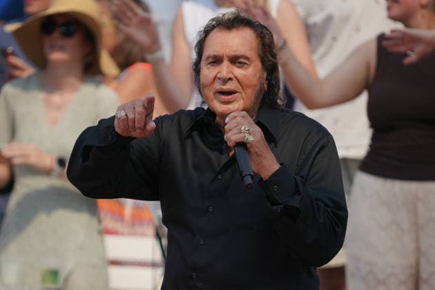 ZDF-Fernsehgarten 2026. Engelbert im ZDF Fernsehgarten mit dem Motto Italo-Schlager am 16.08.2026 in Mainz. Mainz ZDF Fernsehgarten Rheinland-Pfalz *** ZDF Fernsehgarten 2026: Engelbert at the ZDF Fernsehgarten with the theme Italo Schlager on August 16, 2026, in Mainz, Rhineland-Palatinate, ZDF Fernsehgarten