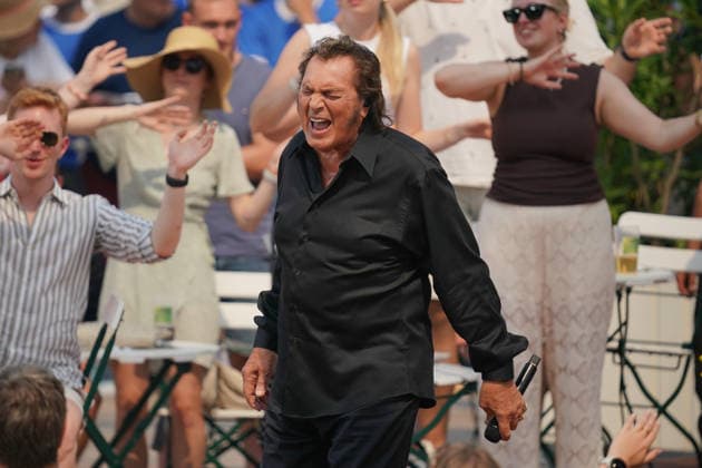ZDF-Fernsehgarten 2026. Engelbert im ZDF Fernsehgarten mit dem Motto Italo-Schlager am 16.08.2026 in Mainz. Mainz ZDF Fernsehgarten Rheinland-Pfalz *** ZDF Fernsehgarten 2026: Engelbert at the ZDF Fernsehgarten with the theme Italo Schlager on August 16, 2026, in Mainz, Rhineland-Palatinate, ZDF Fernsehgarten