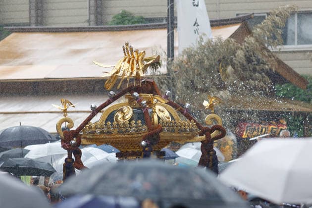 Fukagawa Hachiman Festival 2026 in Tokyo Japan - 16 AUG 2026. A heavily decorated mikoshi (portable shrine) seen during the Fukagawa Hachiman Festival. The triennial festival is one of Tokyo s top three major Edo-period festivals held at Tomioka Hachimangu Shrine. It is well known as the Water-Splashing Festival (Mizukake Matsuri), where participants toss gallons of purifying water onto shrine bearers to beat the intense midsummer heat and bless the local community. Tokyo Japan Copyright: xRodrigoxReyesxMarinx xSOPAxImagesx 20260816_RodrigoRMarin_FukagawaHachimanFest008
