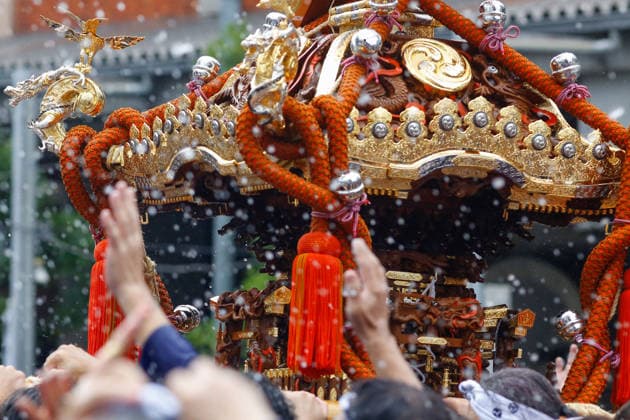 Fukagawa Hachiman Festival 2026 in Tokyo Japan - 16 AUG 2026. A heavily decorated mikoshi (portable shrine) seen during the Fukagawa Hachiman Festival. The triennial festival is one of Tokyo s top three major Edo-period festivals held at Tomioka Hachimangu Shrine. It is well known as the Water-Splashing Festival (Mizukake Matsuri), where participants toss gallons of purifying water onto shrine bearers to beat the intense midsummer heat and bless the local community. Tokyo Japan Copyright: xRodrigoxReyesxMarinx xSOPAxImagesx 20260816_RodrigoRMarin_FukagawaHachimanFest025
