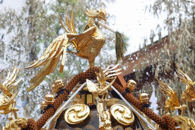August 16, 2026, Tokyo, Japan: A heavily decorated mikoshi (portable shrine) seen during the Fukagawa Hachiman Festival. The triennial festival is one of Tokyo s top three major Edo-period festivals held at Tomioka Hachimangu Shrine. It is well known as the Water-Splashing Festival (Mizukake Matsuri), where participants toss gallons of purifying water onto shrine bearers to beat the intense midsummer heat and bless the local community. Tokyo Japan - ZUMAs197 20260816_aaa_s197_071 Copyright: xRodrigoxReyesxMarinx