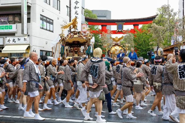 August 16, 2026, Tokyo, Japan: People gathered during Fukagawa Hachiman Festival to carry a heavily decorated mikoshi (portable shrine) in Koto Ward. The triennial festival is one of Tokyo s top three major Edo-period festivals held at Tomioka Hachimangu Shrine. It is well known as the Water-Splashing Festival (Mizukake Matsuri), where participants toss gallons of purifying water onto shrine bearers to beat the intense midsummer heat and bless the local community. Tokyo Japan - ZUMAs197 20260816_aaa_s197_080 Copyright: xRodrigoxReyesxMarinx