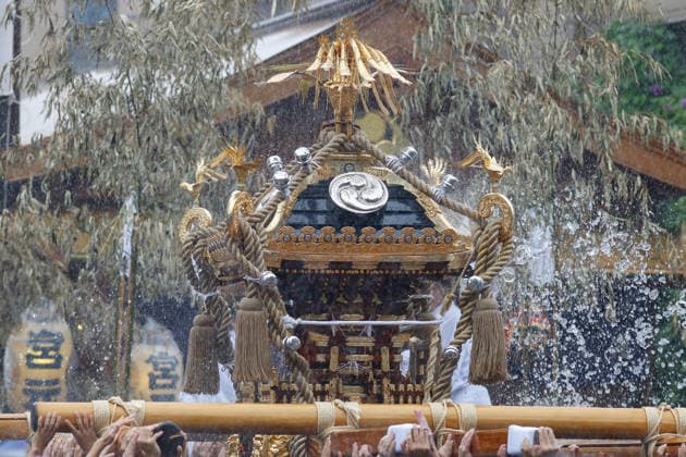 August 16, 2026, Tokyo, Japan: A heavily decorated mikoshi (portable shrine) seen during the Fukagawa Hachiman Festival. The triennial festival is one of Tokyo s top three major Edo-period festivals held at Tomioka Hachimangu Shrine. It is well known as the Water-Splashing Festival (Mizukake Matsuri), where participants toss gallons of purifying water onto shrine bearers to beat the intense midsummer heat and bless the local community. Tokyo Japan - ZUMAs197 20260816_aaa_s197_085 Copyright: xRodrigoxReyesxMarinx