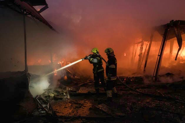 Russian Attack Destroys Ukraine s Largest Book Market In Kyiv Firefighters work to extinguish a fire at a book market in Kyiv, Ukraine, on August 16, 2026. The fire broke out after Russia attacked Kyiv overnight with ballistic missiles and jet-powered attack drones, destroying one of Ukraine s largest book markets. Two people were reported injured. Kyiv Ukraine  Copyright: xMaxymxMarusenkox originalFilename: musiienko-notitle260816_np0bD.jpg