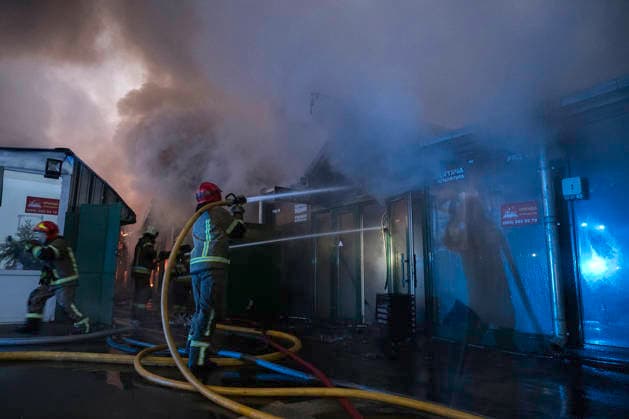 Russian Attack Destroys Ukraine s Largest Book Market In Kyiv Firefighters work to extinguish a fire at a book market in Kyiv, Ukraine, on August 16, 2026. The fire broke out after Russia attacked Kyiv overnight with ballistic missiles and jet-powered attack drones, destroying one of Ukraine s largest book markets. Two people were reported injured. Kyiv Ukraine  Copyright: xMaxymxMarusenkox originalFilename: musiienko-notitle260816_npMl9.jpg