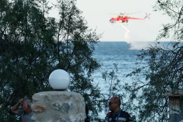 Wildfire burns homes and businesses on Greece™s Salamina island PERISTERIA, SALAMINA, GREECE, AUGUST 16, 2026: Dozens of homes and businesses burn as a wildfire rages through the forested area of Peristeria on the island of Salamina, west of Athens. The fire prompted mass evacuations and resulted in two deaths and multiple injuries, according to local authorities. Salamina Greece Copyright: x xRomanosxLioutasx xJNAxPressx