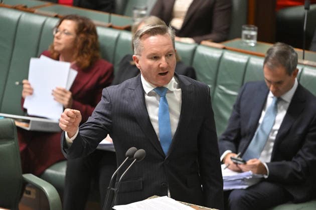 QUESTION TIME, Minister for Climate Change Chris Bowen during Question Time in the House of Representatives at Parliament House in Canberra, Monday, August 17, 2026. ( NO ARCHIVING CANBERRA AUSTRALIAN CAPITAL TERRITORY AUSTRALIA  Copyright: xMICKxTSIKASx 20260817173059789563