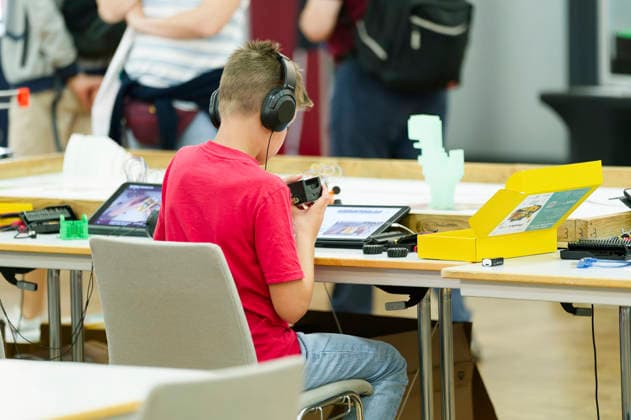 Maker Faire 2026 im Hannover Congress Centrum. Die Maker Faire ist ein familienfreundliches Mitmach-Festival für Technik, Erfindungen und kreatives Selbermachen. Sie verbindet die Elemente einer Wissenschaftsmesse, eines Jahrmarkts und eines Zukunftslabors. Erfinder, Bastler, Künstler und Start-ups zeigen dort ihre selbstgebauten Projekte vom Roboter über 3D-Druck bis hin zu Kunst und Handwerk. Im Vordergrund stehen das Ausprobieren, Mitmachen und der Ideenaustausch für alle Altersgruppen. Hannover, 16.08.2026 *** Maker Faire 2026 at the Hannover Congress Centrum. Maker Faire is a family-friendly, hands-on festival celebrating technology, inventions, and creative DIY projects. It combines elements of a science fair, a carnival, and Foto:xK.xRichter xFuturexImagex makerfaire_6831