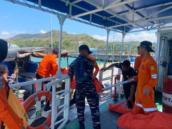 Preparation for Sea-Based Rescue Operations WURING, FLORES, EAST NUSA TENGGARA, INDONESIA AUGUST 16, 2026: National Search and Rescue Agency (BASARNAS) rescue team members prepare to depart from Wuring Port for Reo (Labuan Reo) to support search, rescue and evacuation operations following an earthquake in Flores, East Nusa Tenggara, Indonesia. Handout photo by BASARNAS JNA Press. flores Indonesia Copyright: x xEDITORx xJNAxPressx