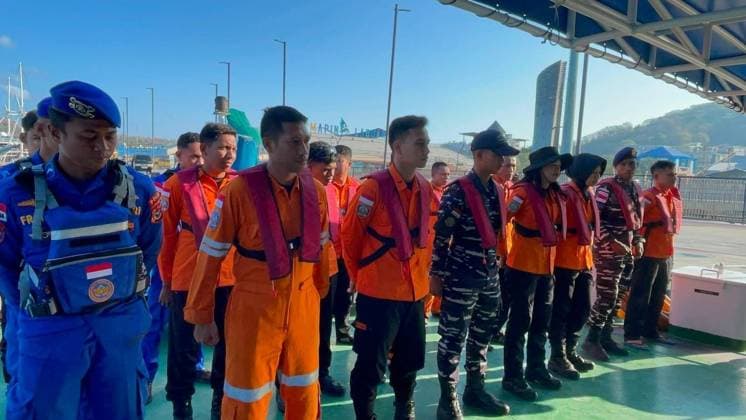 Preparation for Sea-Based Rescue Operations WURING, FLORES, EAST NUSA TENGGARA, INDONESIA AUGUST 16, 2026: National Search and Rescue Agency (BASARNAS) rescue team members prepare to depart from Wuring Port for Reo (Labuan Reo) to support search, rescue and evacuation operations following an earthquake in Flores, East Nusa Tenggara, Indonesia. Handout photo by BASARNAS JNA Press. flores Indonesia Copyright: x xEDITORx xJNAxPressx