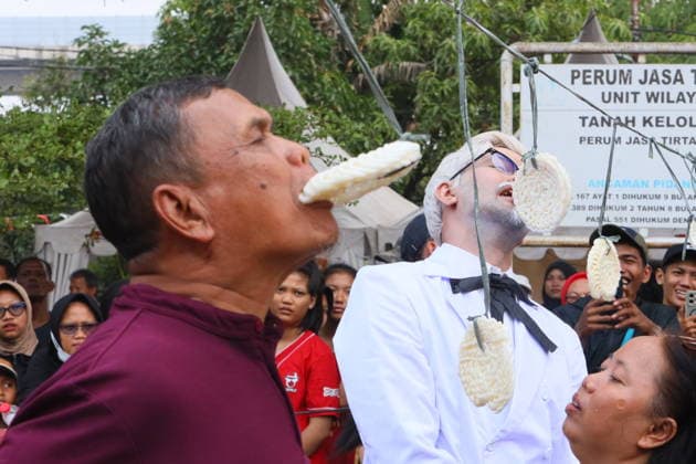 August 17, 2026, East Jakarta, Jakarta: Residents in the Kalimalang area of East Jakarta enthusiastically took part in a traditional climbing pole competition to commemorate IndonesiaÃ¢â‚¬â ¢s 81st Independence Day. The lively event brought residents together in a spirit of unity, excitement, and community celebration. East Jakarta - ZUMAp146 20260817_zap_p146_020 Copyright: xDennyxPohanx